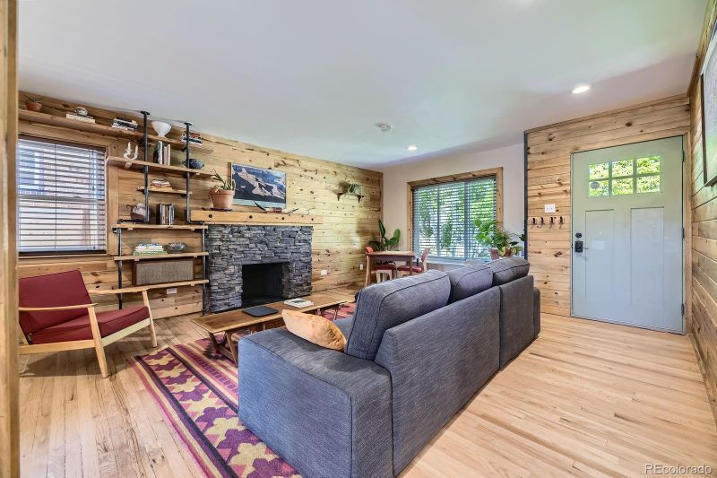 2844 Bellaire St, Denver, CO 80207