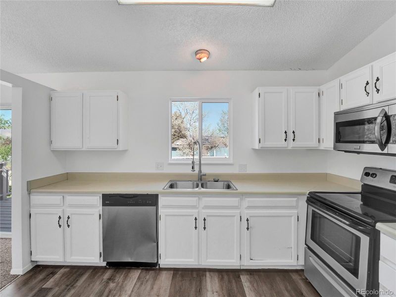 7660 Bell Dr, Colorado Springs, CO 80920