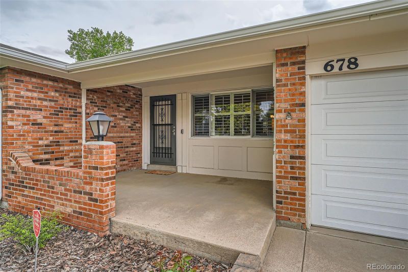 678 S Oswego Ct, Aurora, CO 80012