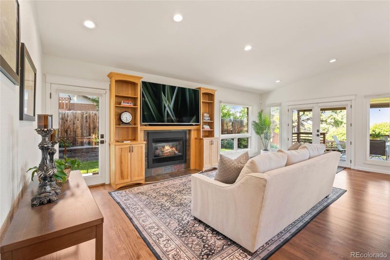 92 S Devinney St, Golden, CO 80401