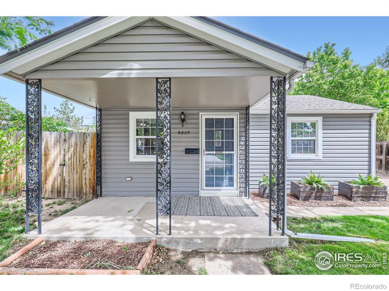 6825 Reno Dr, Arvada, CO 80002