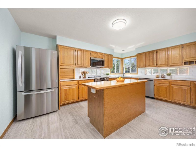 2437 Maplewood Cir E, Longmont, CO 80503