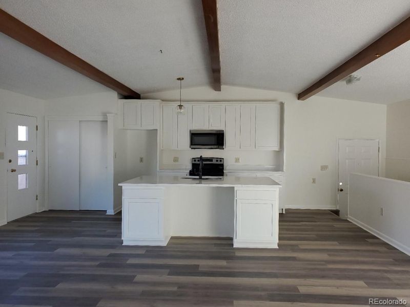 609 S 1st Ave, Brighton, CO 80601
