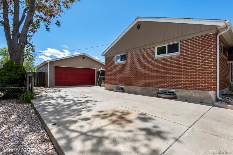160 Northglenn Dr, Northglenn, CO 80233
