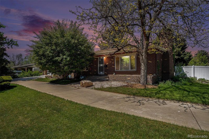 805 S Everett St, Lakewood, CO 80226