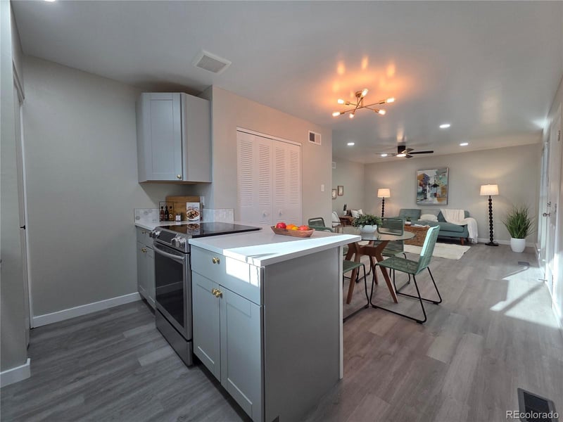 1250 S Monaco Pw #17, Denver, CO 80224