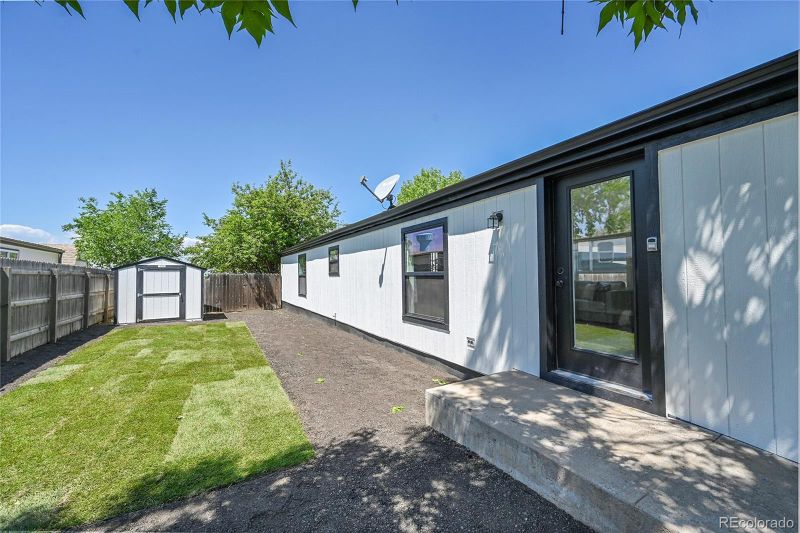 221 Glen Ayre St, Dacono, CO 80514