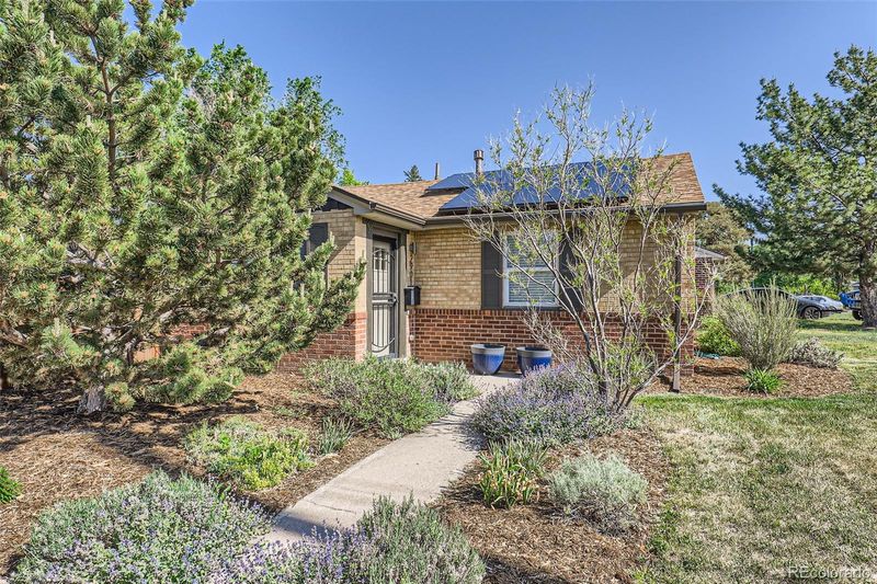 2901 N Glencoe St, Denver, CO 80207