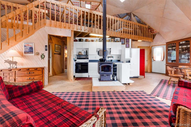902 Hawk Way, Jefferson, CO 80456