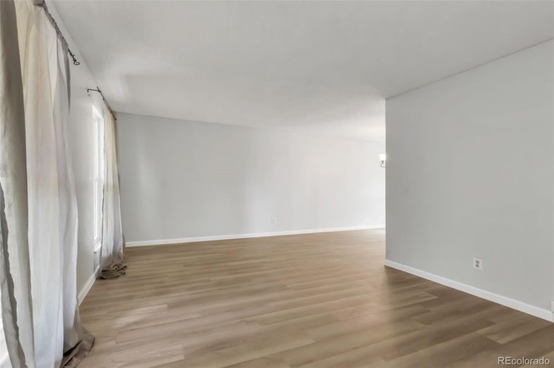 1005 S Lewiston Way, Aurora, CO 80017