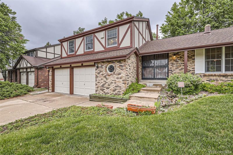 2556 S Eagle Cir, Aurora, CO 80014