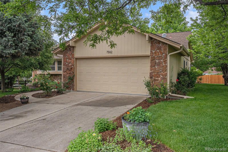 7582 S Newport Ct, Centennial, CO 80112