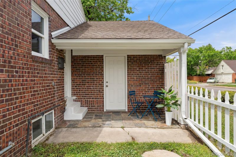 1691 Roslyn St, Denver, CO 80220