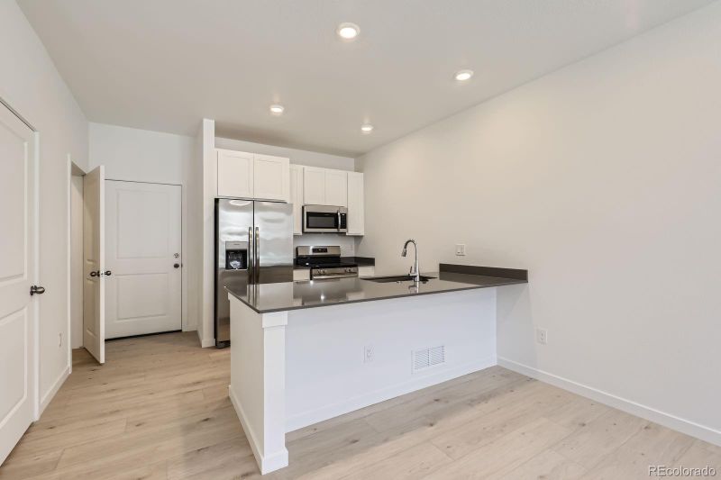 2006 S Haleyville Way, Aurora, CO 80018