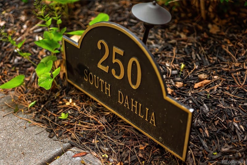 250 S Dahlia St, Denver, CO 80246