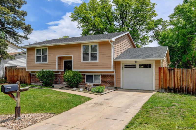 8410 Gray St, Arvada, CO 80003