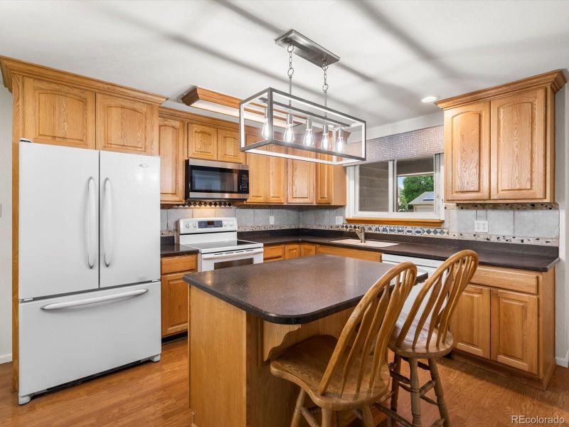 945 Emerald St, Broomfield, CO 80020