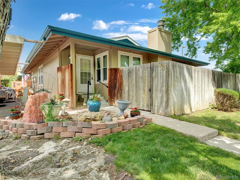 8730 E Roundtree Ave, Greenwood Village, CO 80111