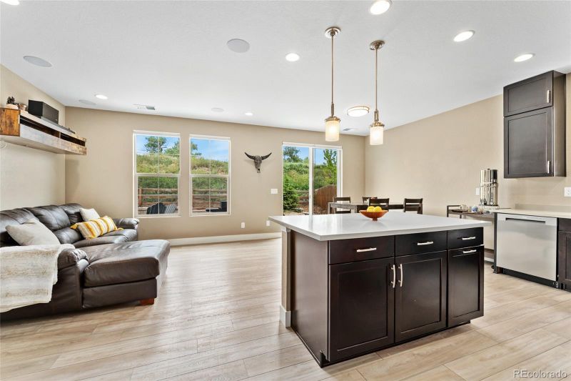 15061 W 70th Ave, Arvada, CO 80007