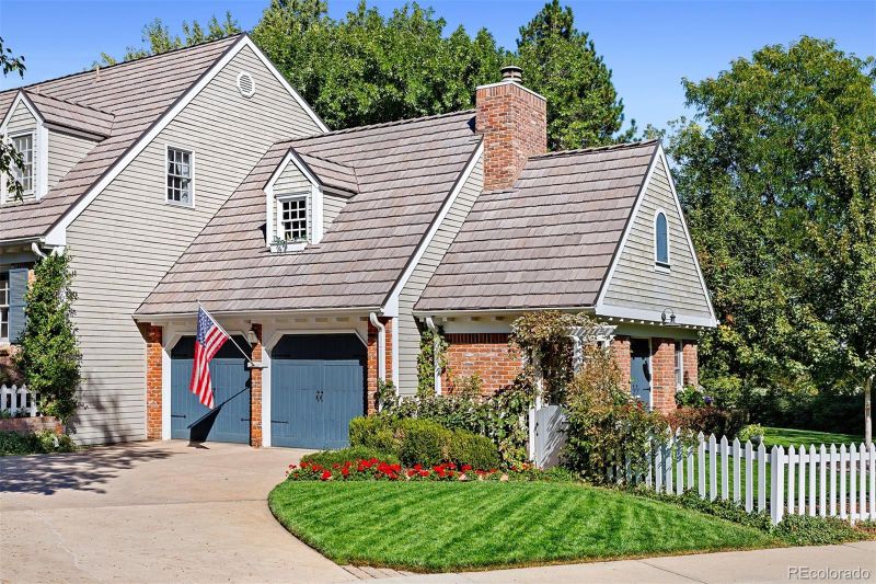 7001 S Newport St, Centennial, CO 80112