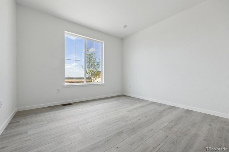 25234 E Warren Pl, Aurora, CO 80018