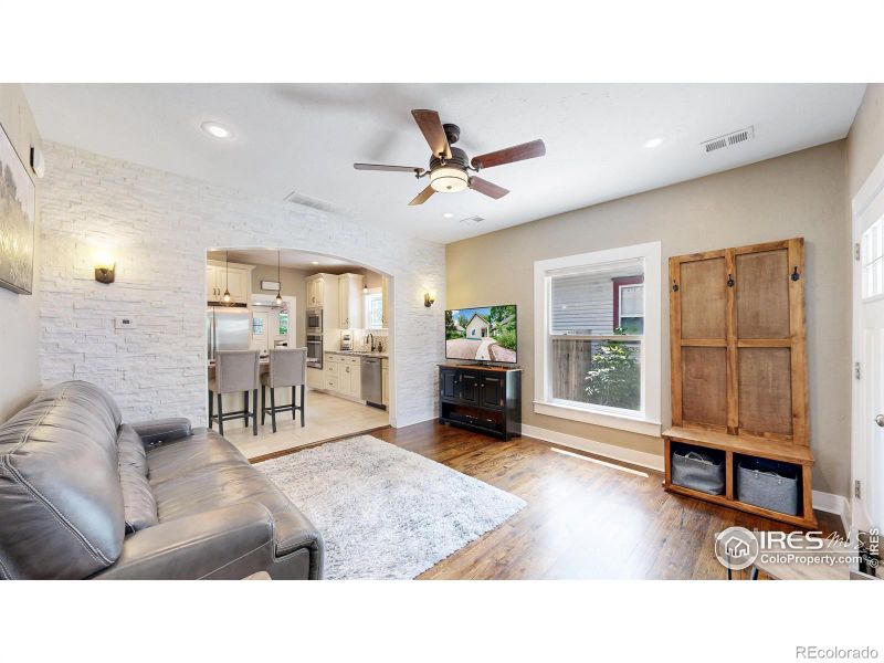 904 N Jefferson Ave, Loveland, CO 80537