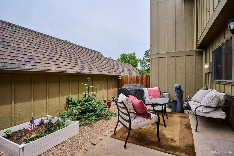 8170 E Phillips Cir, Centennial, CO 80112