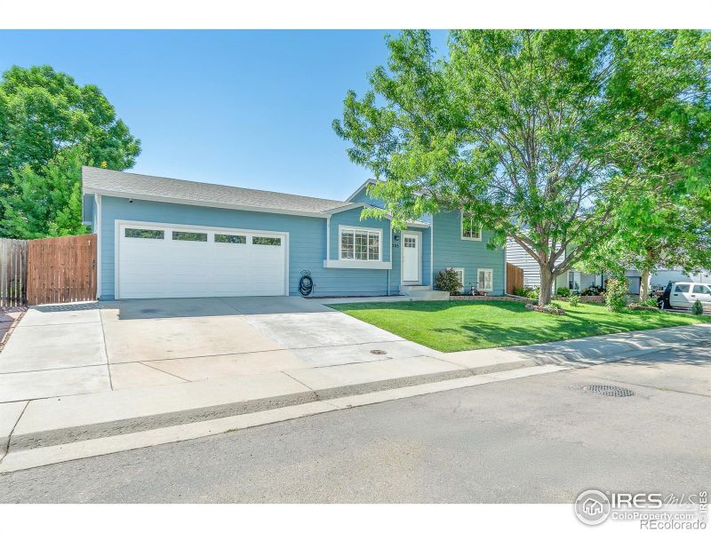 205 Sunset Ln, Dacono, CO 80514