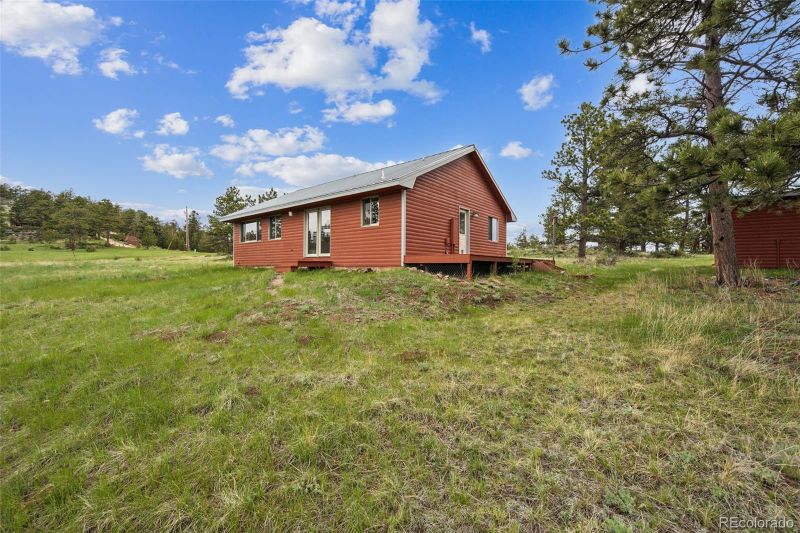 195 Manhead Meadow Ct, Livermore, CO 80536