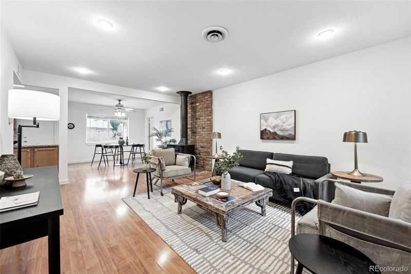981 Ursula St, Aurora, CO 80011
