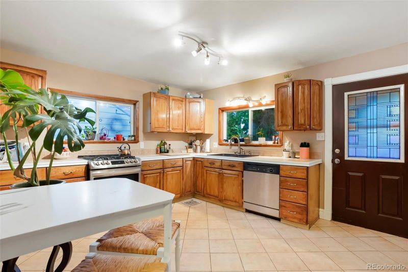 4210 S Fox St, Englewood, CO 80110