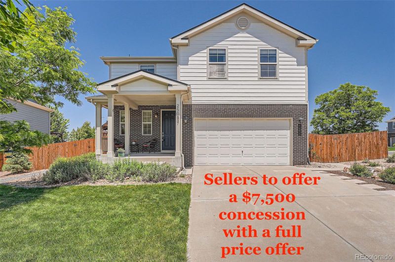 25097 E Lake Dr, Aurora, CO 80016