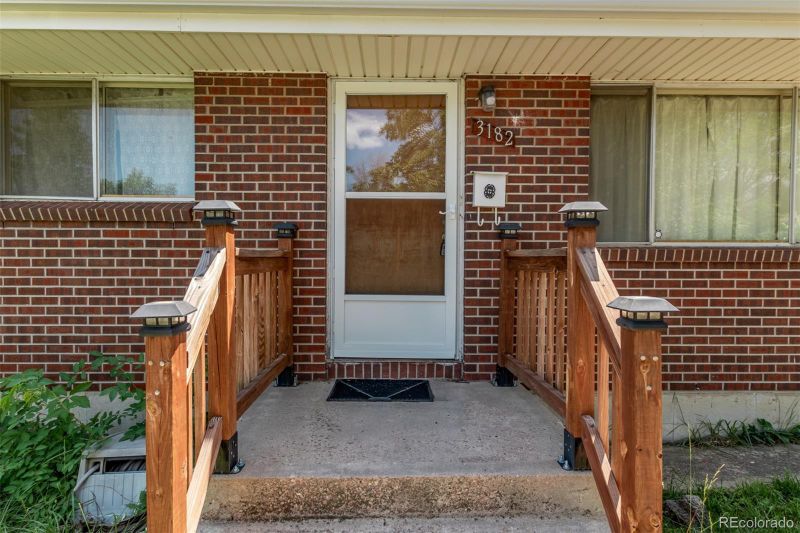 3182 W Radcliff Dr, Englewood, CO 80110
