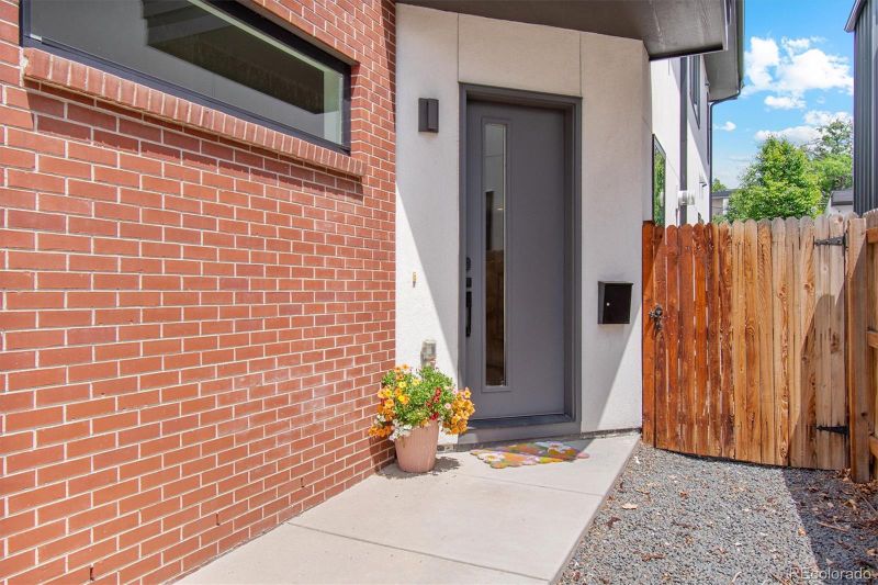 2244 S Lincoln St, Denver, CO 80210