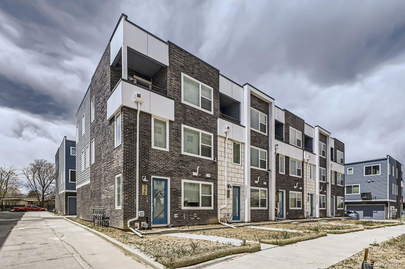 348 N Geneva St, Aurora, CO 80010