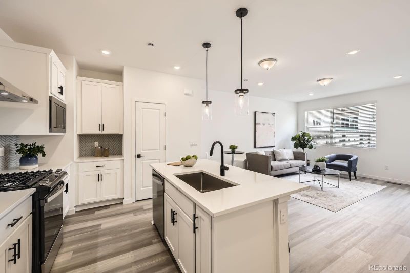 348 N Geneva St, Aurora, CO 80010