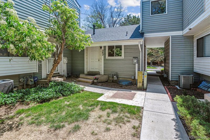 262 S Nome St, Aurora, CO 80012