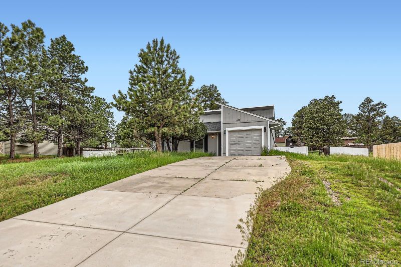 679 S Pearl St, Elizabeth, CO 80107