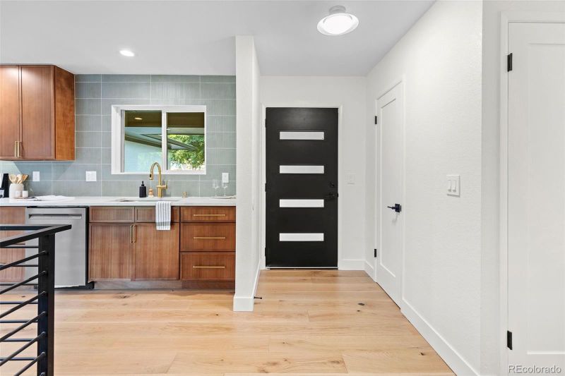 7036 S Apache St, Littleton, CO 80120