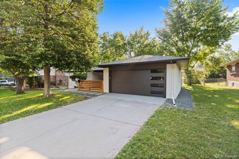 7036 S Apache St, Littleton, CO 80120