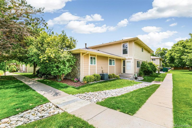 1250 S Monaco Pw #67, Denver, CO 80224