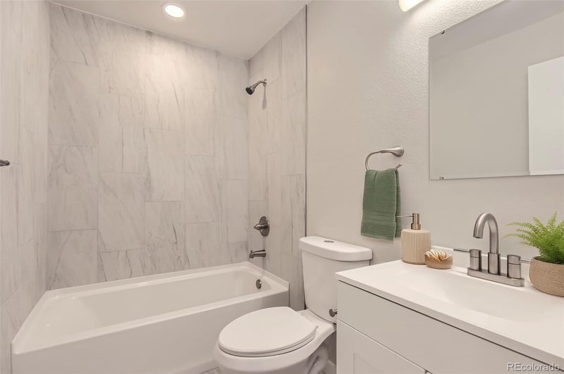 1811 S Quebec Way #31, Denver, CO 80231