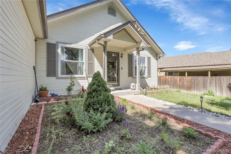 17499 E Whitaker Dr, Aurora, CO 80015