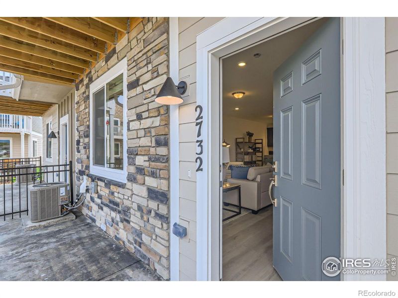 2738 Bear Springs Cir, Longmont, CO 80503