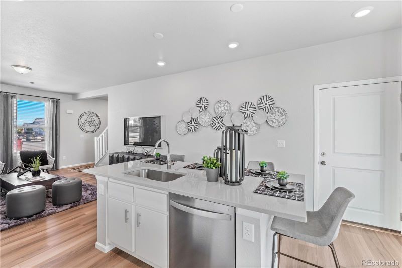 22152 E 38th Pl, Aurora, CO 80019