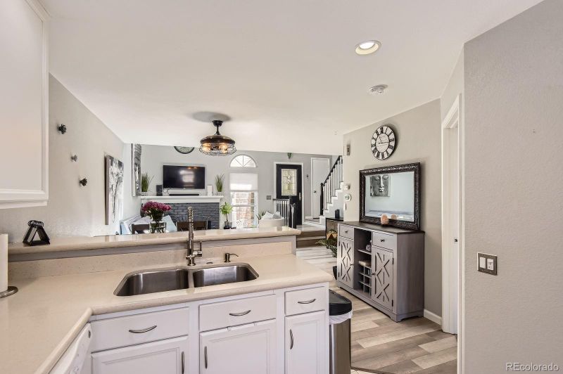 2890 W Long Cir #A, Littleton, CO 80120