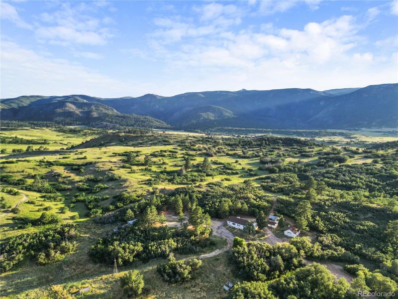 8821 S Perry Park Rd, Larkspur, CO 80118
