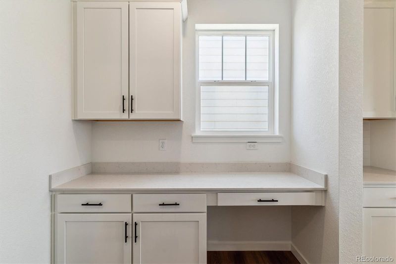 25284 E Warren Pl, Aurora, CO 80018