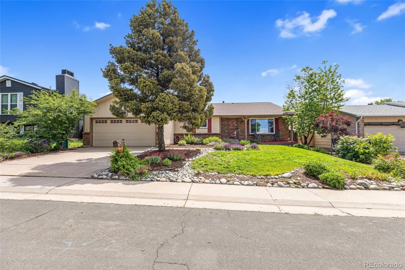 1982 S Truckee St, Aurora, CO 80013