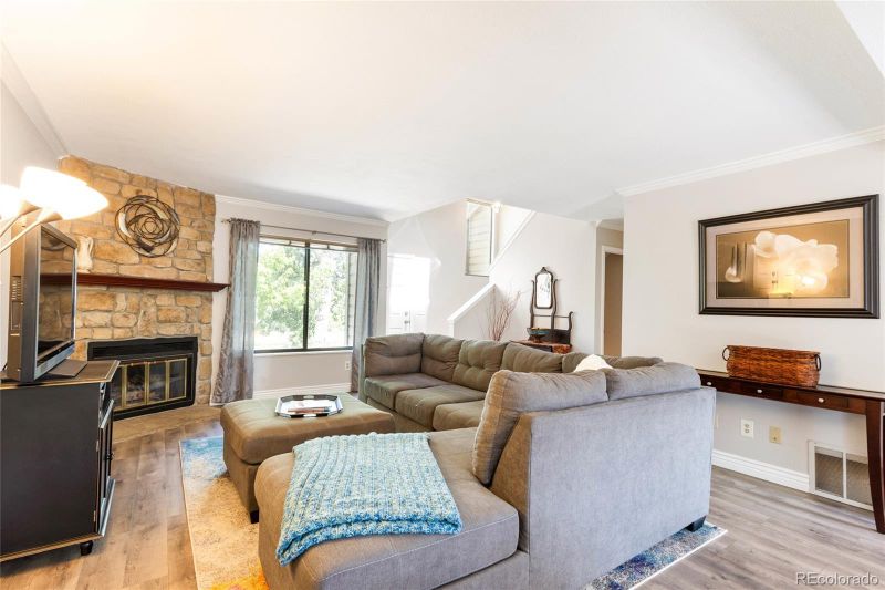 424 Wright St #102, Lakewood, CO 80228